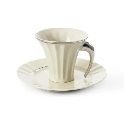 Zdjęcie Porcelanowa filiżanka do herbaty ze spodkiem w stylu egipskim – Rudolf Kampf