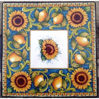 Zdjęcie Elegancki blat stołu ogrodowego wykonany z lawy wulkanicznej zdobiony słonecznikami - Ceramiche Valchida