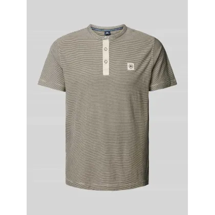 Zdjęcie T-shirt z dekoltem serafino
