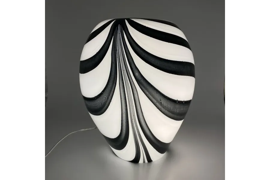 obrazek 1 Fantastyczna lampa z motywem zebry - idealny pomysł na prezent