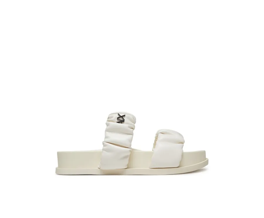 obrazek 1 Armani Exchange Klapki XDP062 XV926 00894 Écru