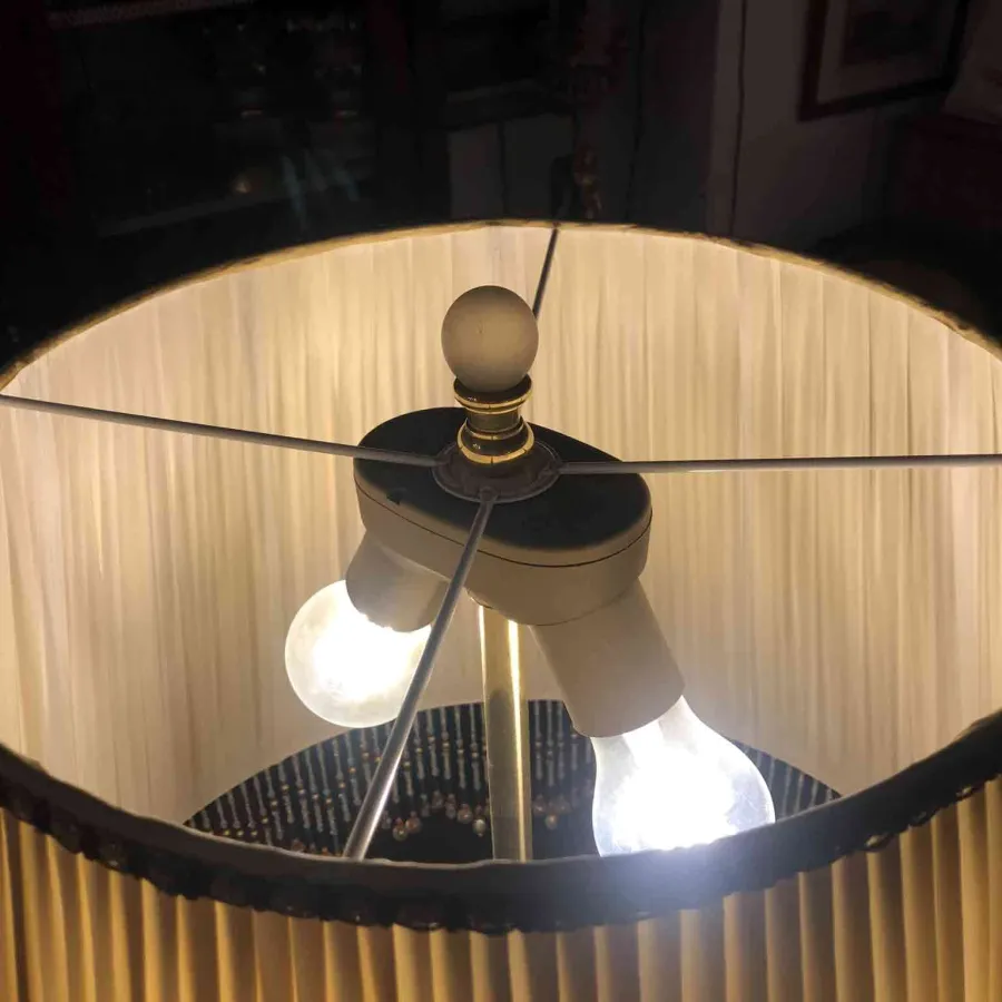 obrazek 6 Lampa do salonu z kutego żelaza i mosiądzu z ręcznie zdobionymi kwiatami
