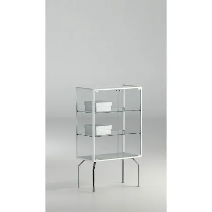 Picture Classic shop window with chrome-plated metal legs