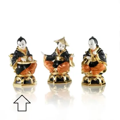 Zdjęcie Orientalna figurka postaci z książką wykonana z ceramiki - Ceramiche ML