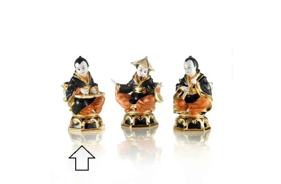 picture 1 Oriental figure figurine with a book made of ceramics - Ceramiche ML