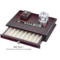 Zdjęcie Stylowy i elegancki stojak na pióra Laban Box 5AA-1