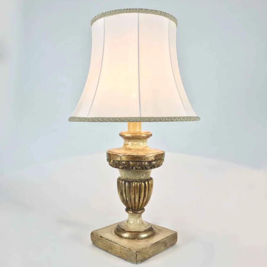 obrazek 2 Klasyczna rzeźbiona lampa do salonu z XIX wieku