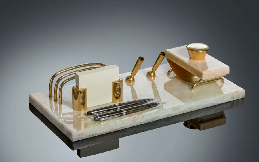 picture 1 An exclusive desk toolbox!