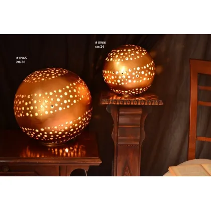 Zdjęcie Ceramiczna lampa w kształcie kuli na biurko lub stolik