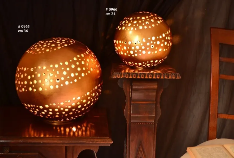 obrazek 1 Ceramiczna lampa w kształcie kuli na biurko lub stolik