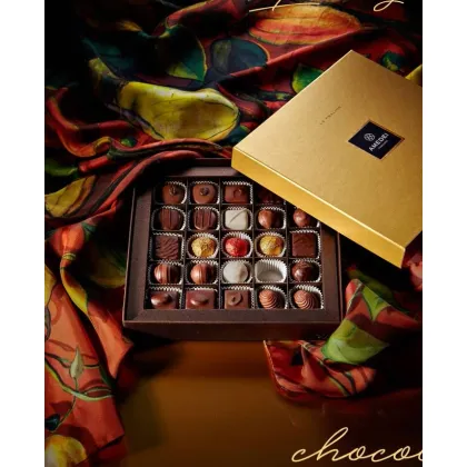 Zdjęcie Włoska bombonierka z 25 pralinami na prezent