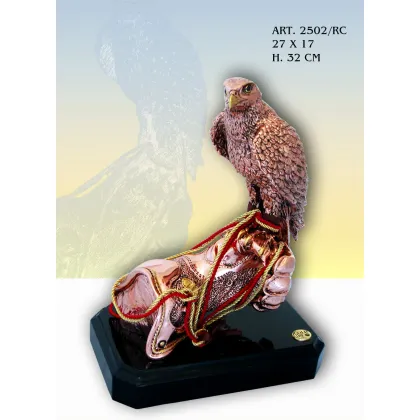 Zdjęcie Luksusowa figura orła na dłoni