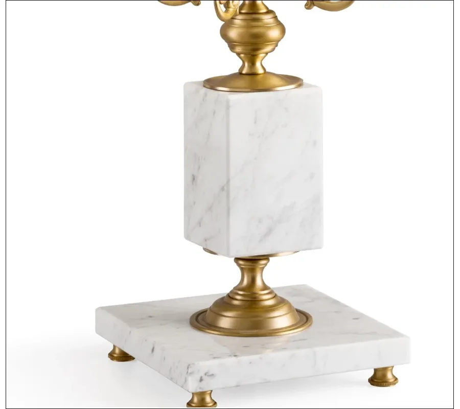 obrazek 3 Lampa stołowa w stylu Empire z podstawą z białego marmuru z Carrary i elementami z mosiądzu – Il Paralume Marina
