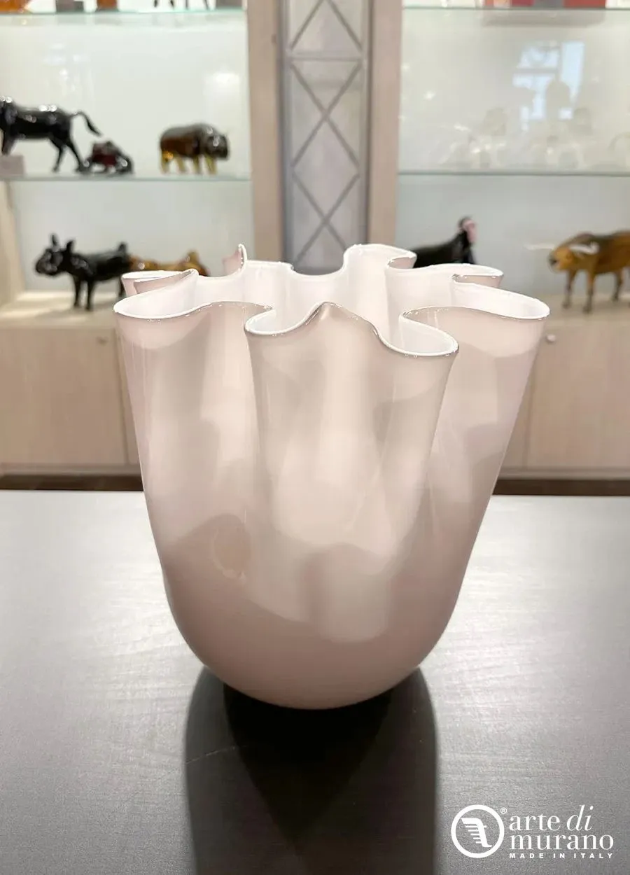 picture 1 Classic handkerchief-shaped vase made of blown Murano glass, medium size