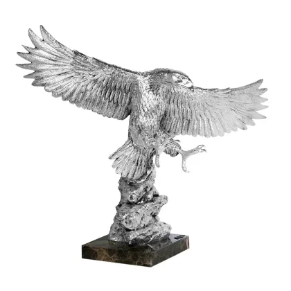 Zdjęcie Statuetka potężnego orła