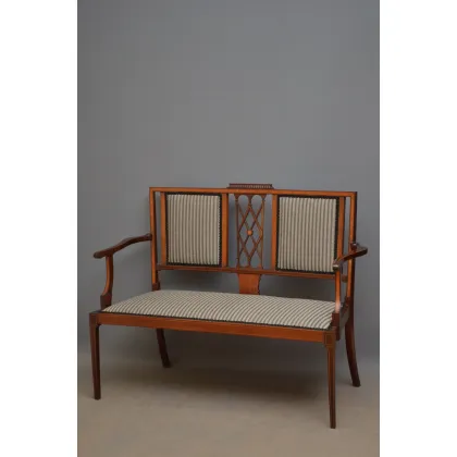Zdjęcie Edwardiańska, mahoniowa i inkrustowana sofa o prostym i eleganckim designie