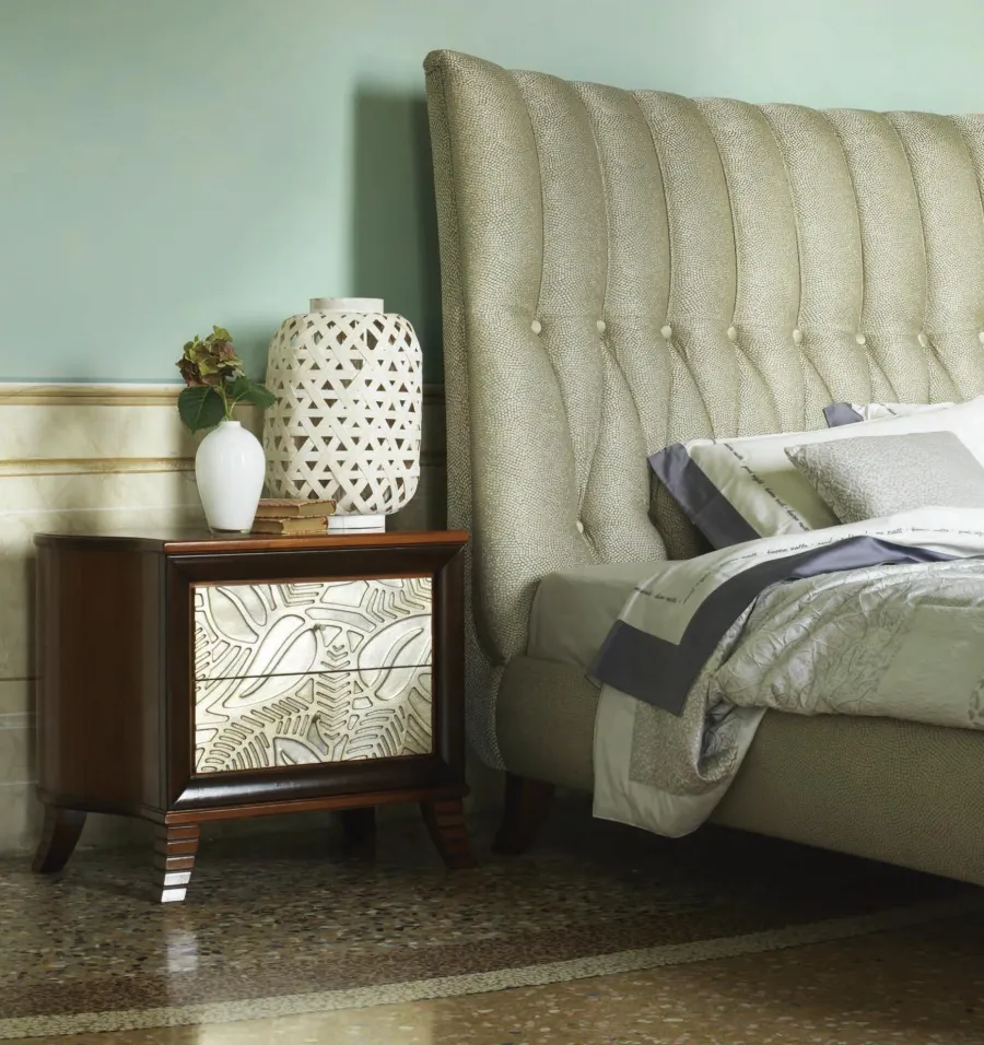 picture 2 A luxurious bedside table for a unique bedroom - Cantiero