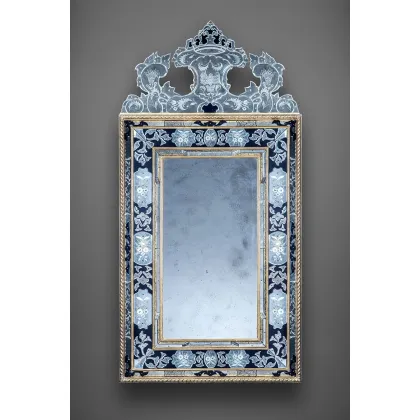 Zdjęcie Luksusowa reprodukcja lustra z XVIII wieku w złoconej, drewnianej ramie