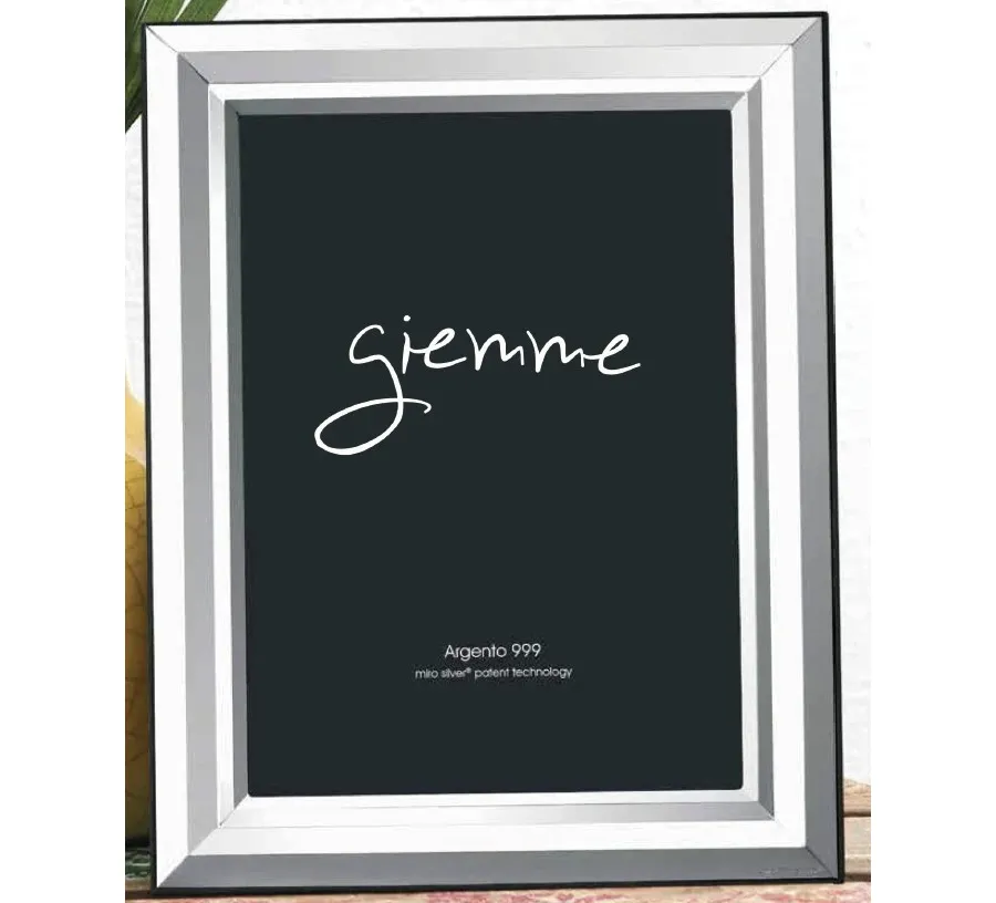 obrazek 1 Stylowa srebrna ramka na zdjęcia 18х24 cm o klasycznym wyglądzie