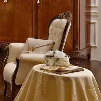 Zdjęcie Piękny klasyczny wyściełany fotel z Włoch