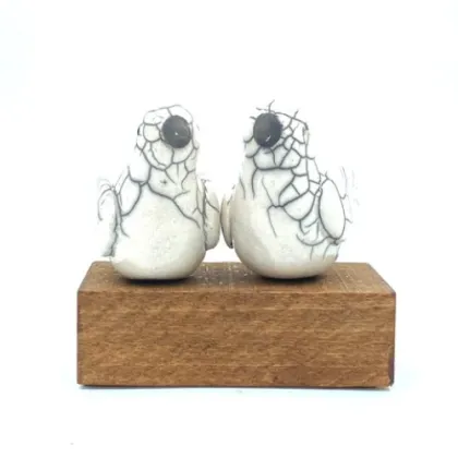 Picture A tasteful ceramic figurine