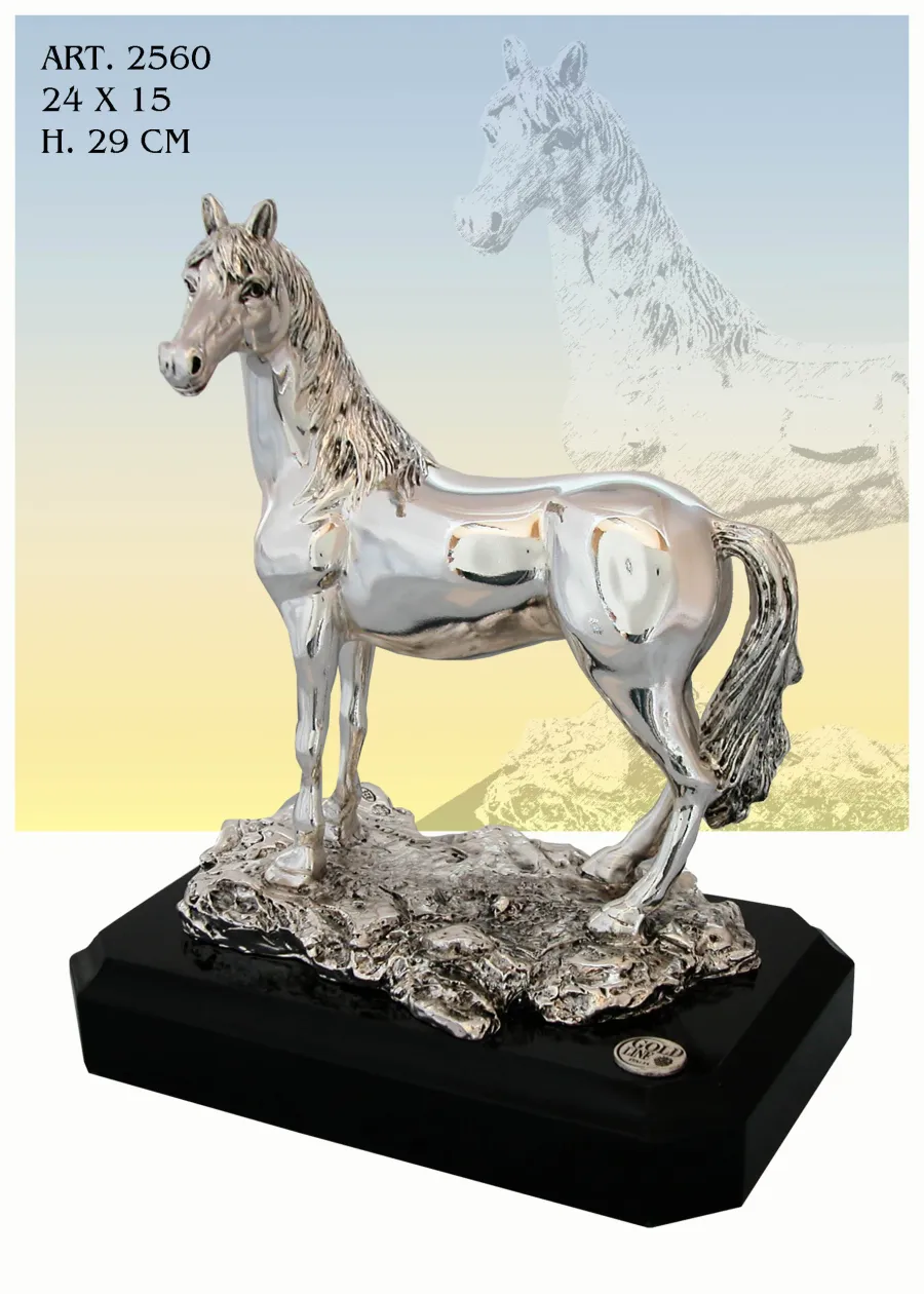 obrazek 1 Świetnie prezentująca się figura konia