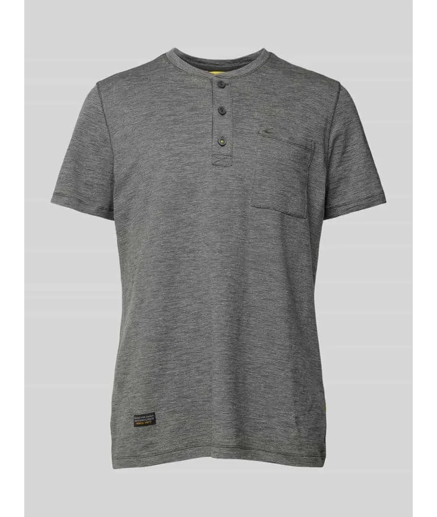 obrazek 1 T-shirt z kieszenią na piersi