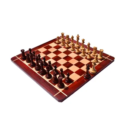 Zdjęcie Stylowy zestaw szachowy ukazujący drobiazgowe detale wykonania ręcznego - The Chess Empire