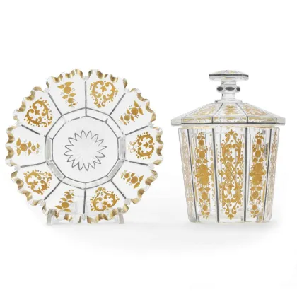 Picture Elegant decagon-shaped vase with cover and plate - 19th century