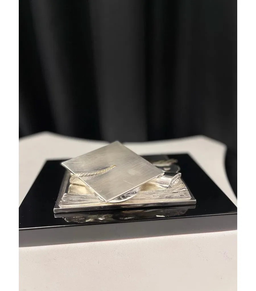 obrazek 4 Fantastyczna statuetka z grawerem na zakończenie roku szkolnego/studiów