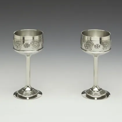 Zdjęcie Ekskluzywny zestaw dwóch kielichów na wino wykonanych z pewteru