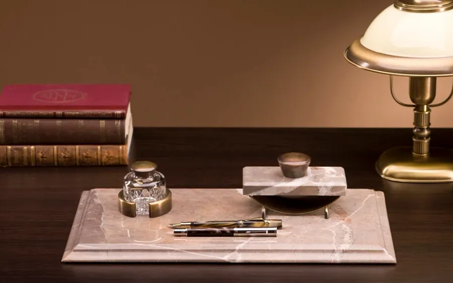 obrazek 1 Wytworny przybornik do gabinetu - włoski marmur