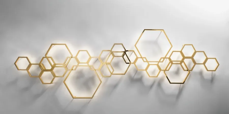 obrazek 1 Włoski kinkiet ścienny z kolekcji Hexagon z mosiądzu z paskiem LED - Il Paralume Marina