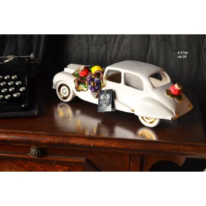 Zdjęcie Wspaniały model samochodu z ceramiki od włoskiego producenta