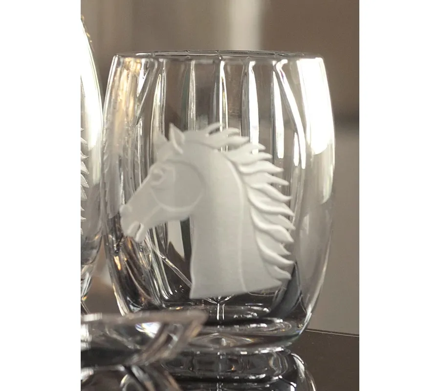 obrazek 1 Włoski pojemnik na szczoteczki z ręcznie szlifowanego kryształu z wygrawerowanym wizerunkiem konia - Il Paralume Marina