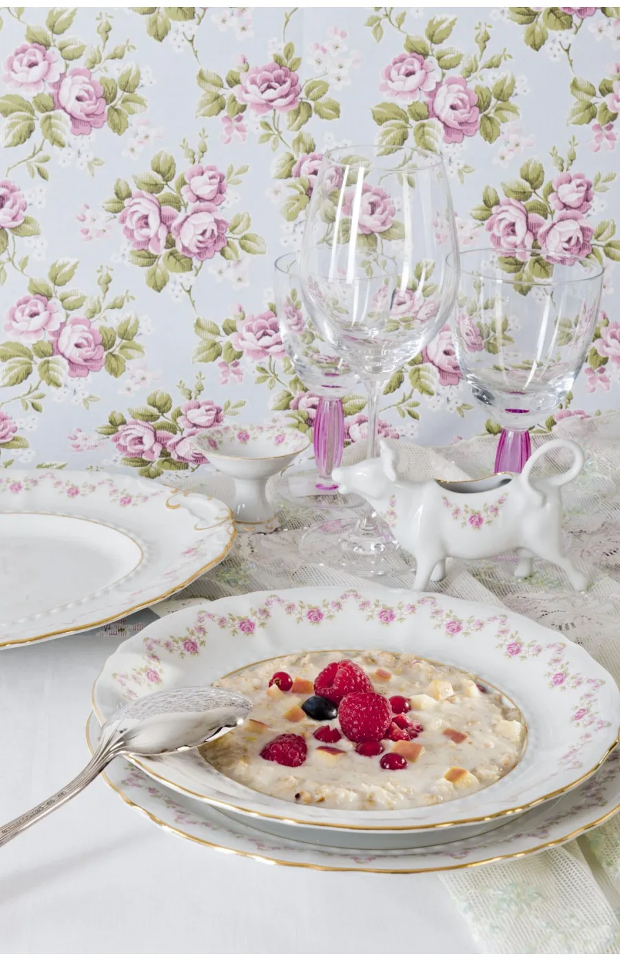 obrazek 2 Elegancka 25-częściowa zastawa obiadowa z porcelany zdobiona girlandami z róż - Leander