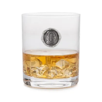 Zdjęcie Szklanka do whisky z cynowym emblematem ze stylizowaną literą „C” – luksusowy prezent dla niego lub dla niej