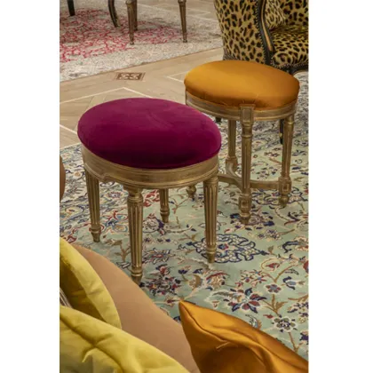 Zdjęcie Gustowny włoski stołek