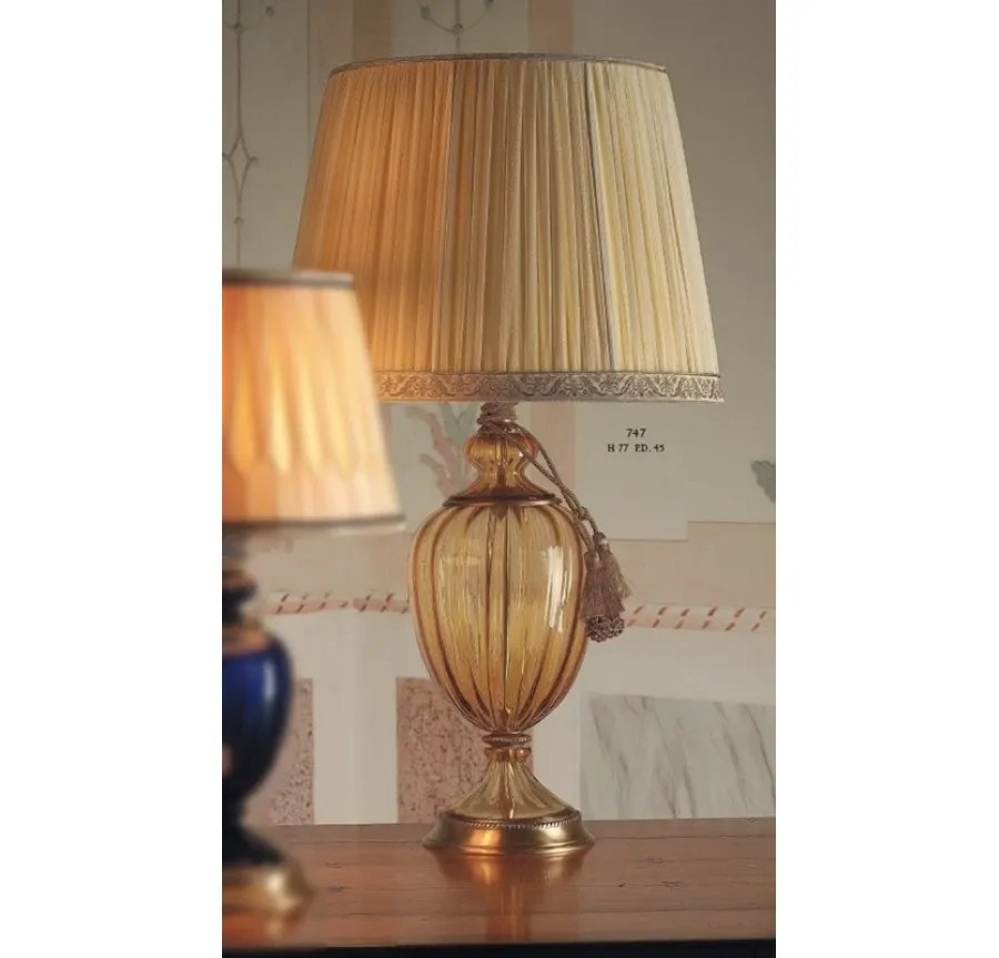 obrazek 1 Lampa ze szkła Murano ze stożkowym kloszem w kolorze kości słoniowej - Il Paralume Marina