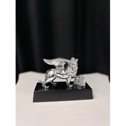 Zdjęcie Statuetka z posrebrzanym lwem