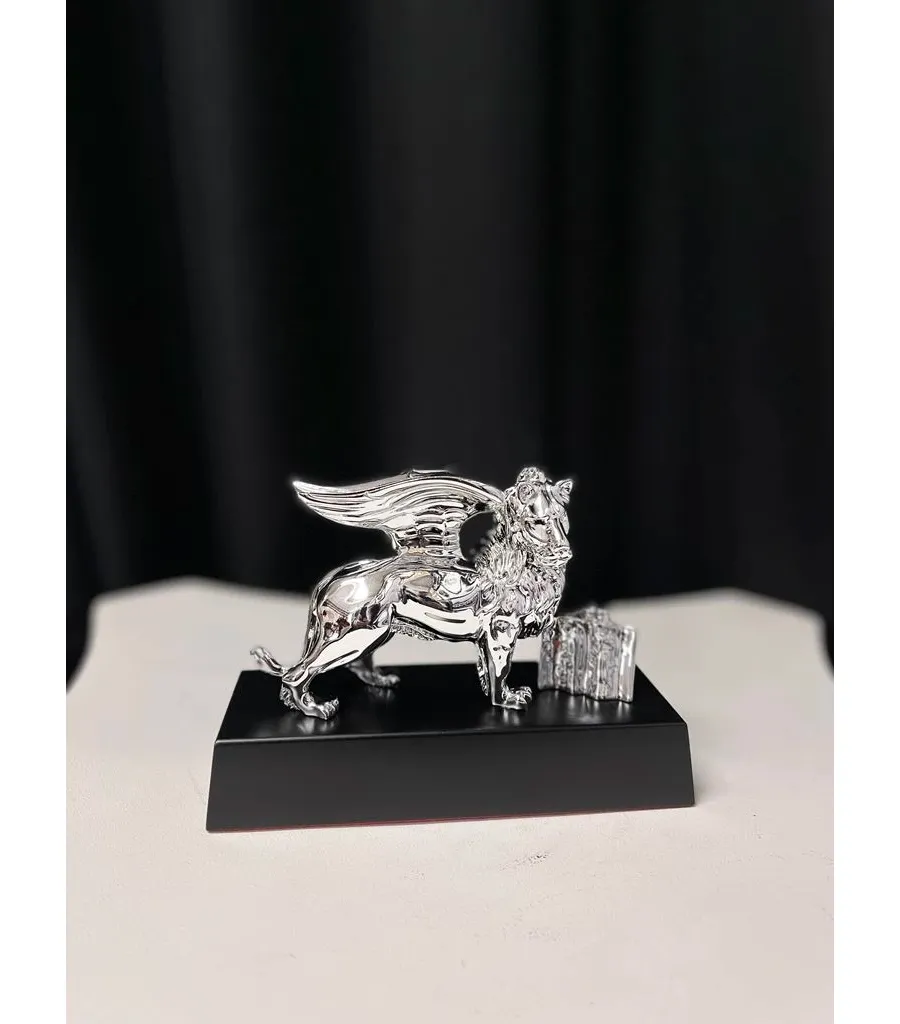 obrazek 1 Statuetka z posrebrzanym lwem