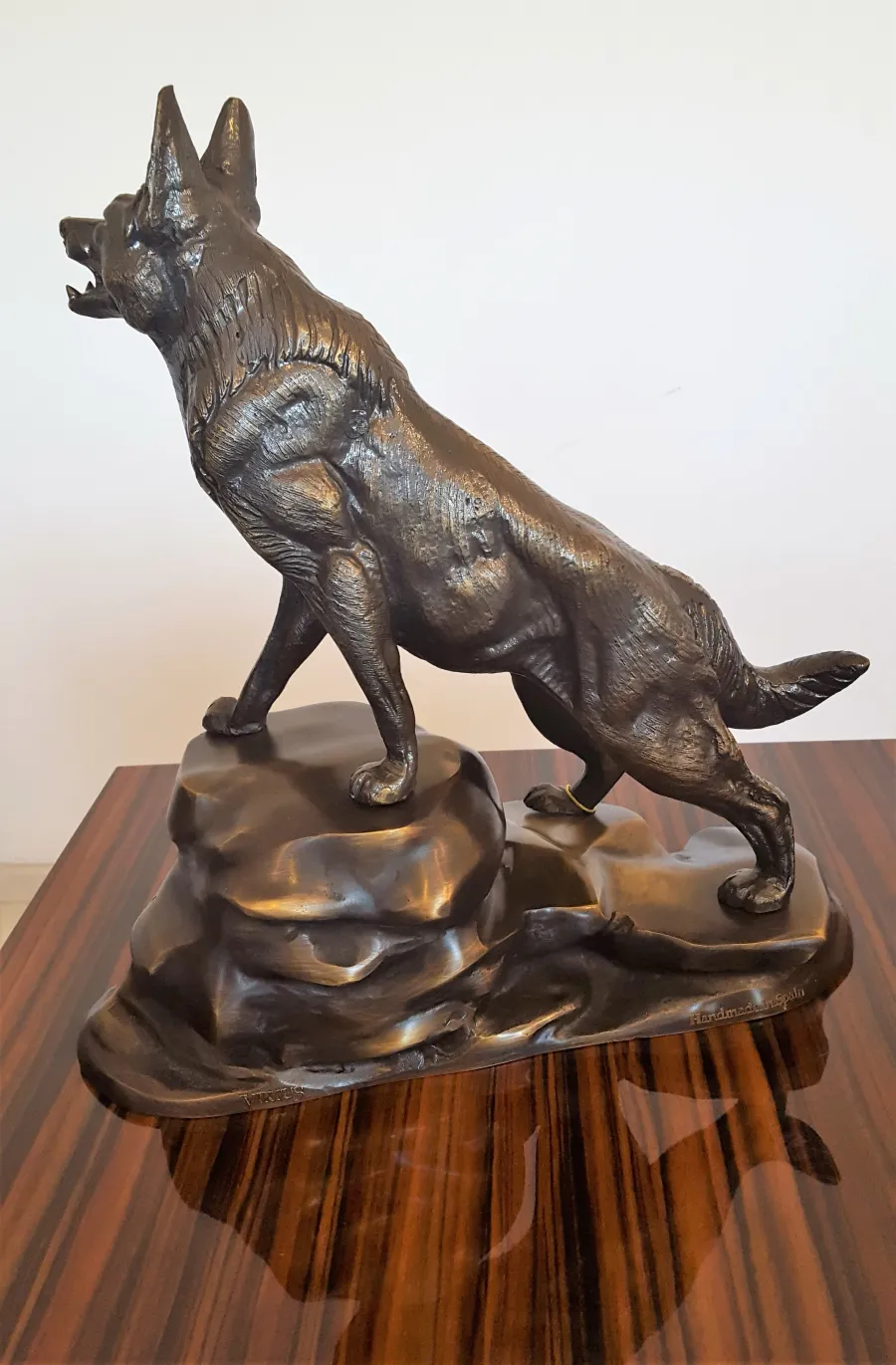 obrazek 5 Elegancka figura wilka z brązu
