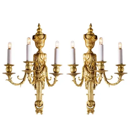 Zdjęcie Para antycznych aplikacji z pozłacanego brązu, datowana na ostatnią ćwierć 1800 r.