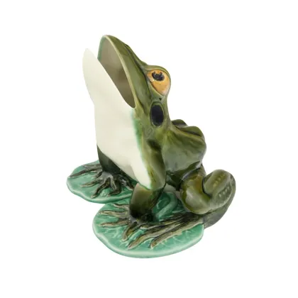 Picture Ceramic frog figurine in country style - Bordallo Pinheiro