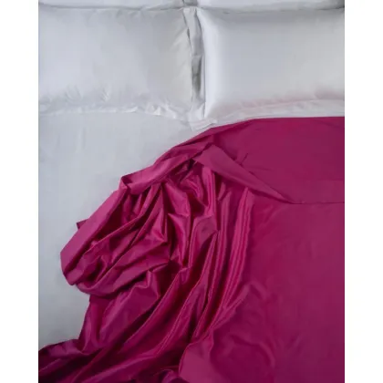 Zdjęcie Włoskie prześcieradło w kolorze fuksji do sypialni