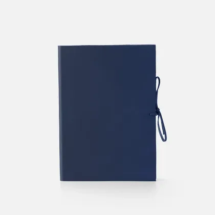 Zdjęcie Gustowny skórzany włoski notatnik w kolorze niebieskim