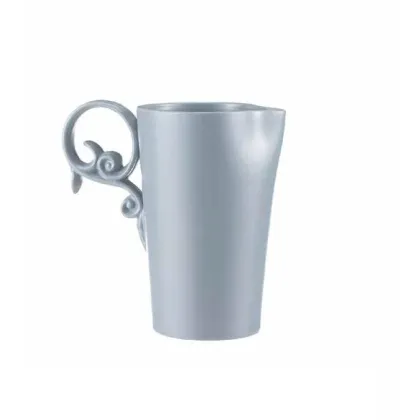 Zdjęcie Stylowy dzbanek z ceramiki na wyszukane stoły