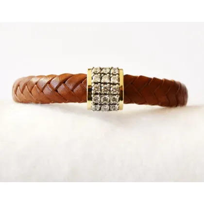 Picture Elegant bracelet made of brown leather, decorated with gold and zirconia crystals
