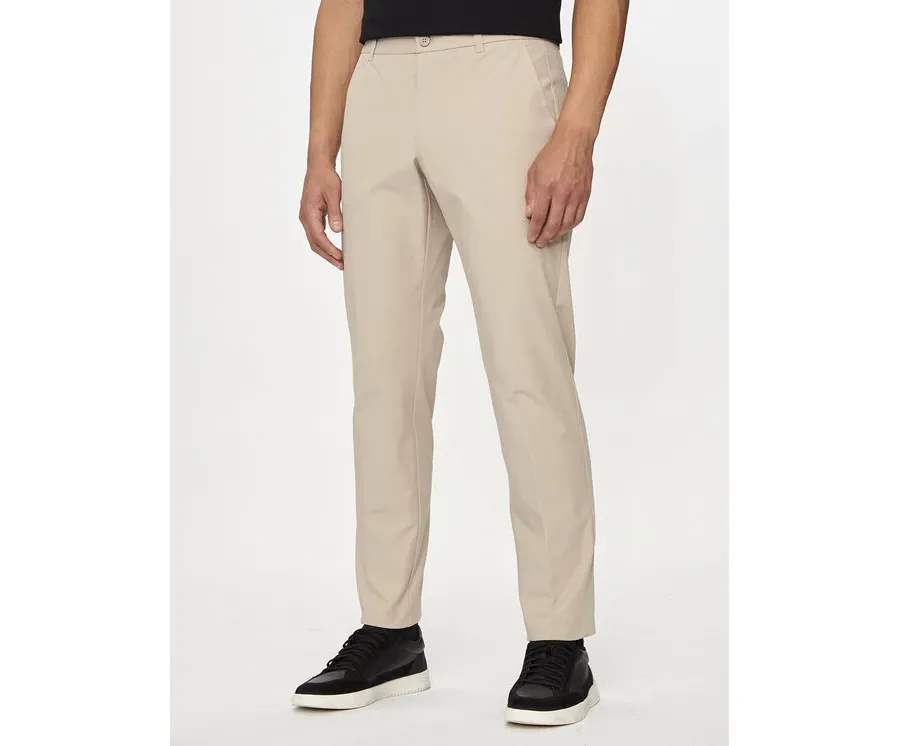 obrazek 1 Guess Spodnie materiałowe M4YB01 WG9Z2 Beżowy Slim Fit