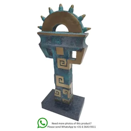 Zdjęcie Piękna abstrakcyjna rzeźba wykonana z brązu